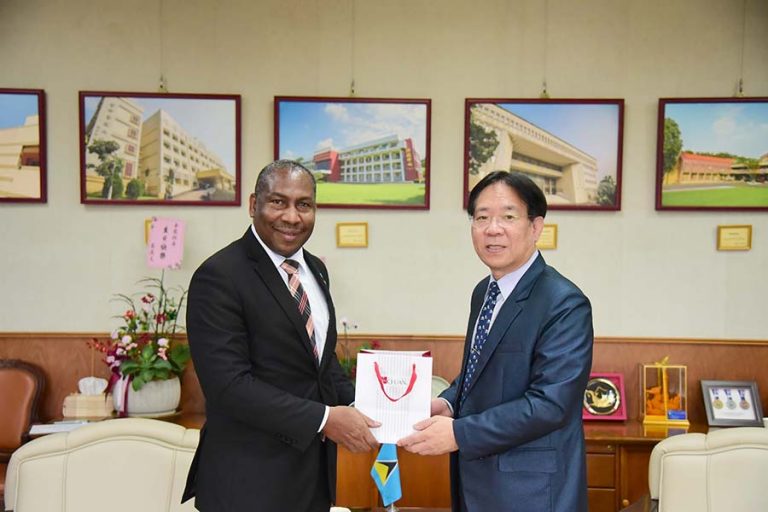 1120327-Saint Lucia Ambassador Visits NPUST, Meets with Students_5