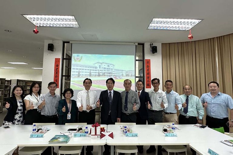1120318-NPUST President Chin-Lung Chang in Malaysia for Alumni Association Anniversary, Exchange with UPM_15