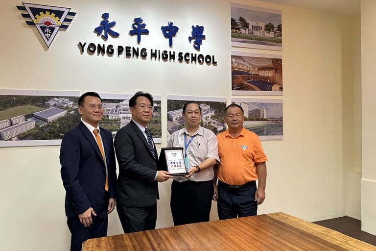 1120318-NPUST President Chin-Lung Chang in Malaysia for Alumni Association Anniversary, Exchange with UPM_16