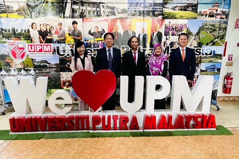 1120318-NPUST President Chin-Lung Chang in Malaysia for Alumni Association Anniversary, Exchange with UPM_18