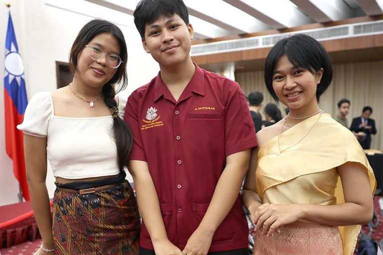 NPUST Thailand awardees taking photos together