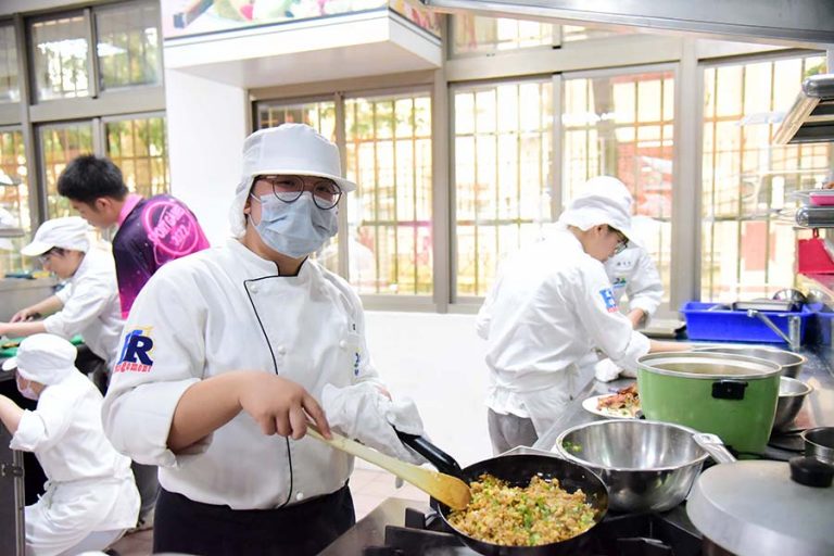 1121019-2023Thai-Taiwanese Cuisine and Culture Exchange Organized during Study Camp at NPUST