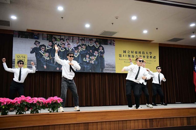 Performance by graduates class