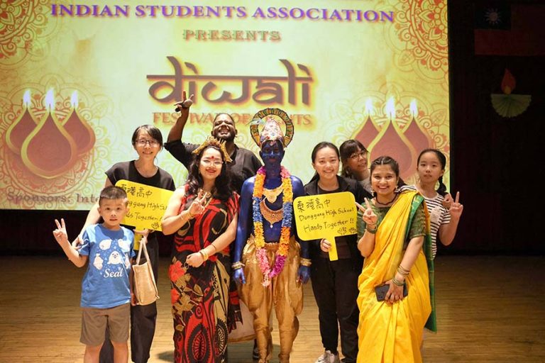 performer taking picture together with Donggang High School teachers