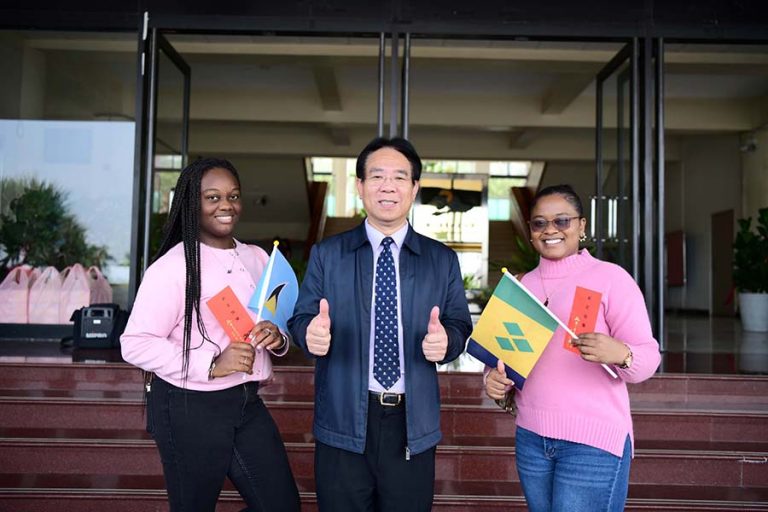 President take photo with international students