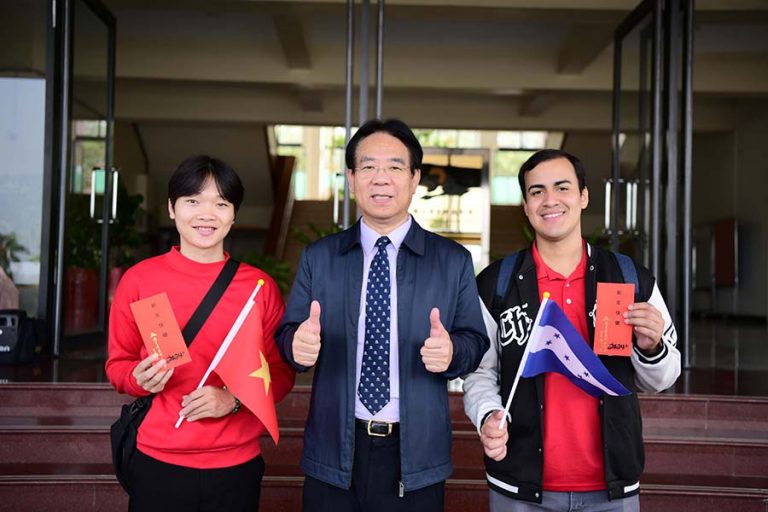 President take photo with international students