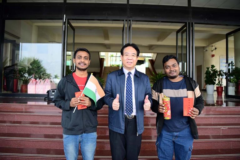President take photo with international students