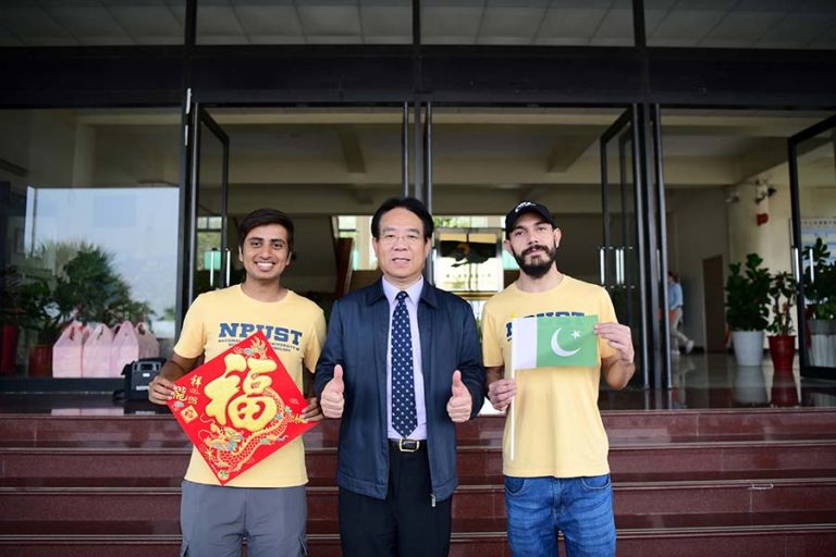 President take photo with international students