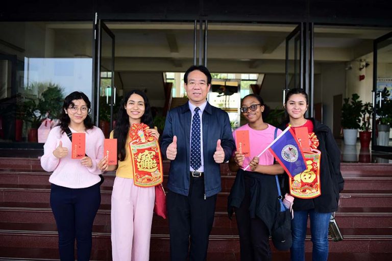 President take photo with international students