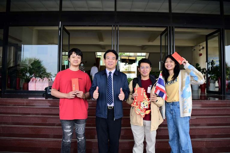 President take photo with international students