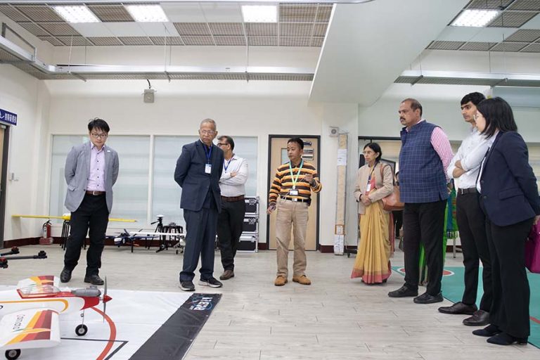 Prof. Kung, Chih-hsien, Bachelor Degree Program in Artificial Intelligence Mechatronicsprovided a tour