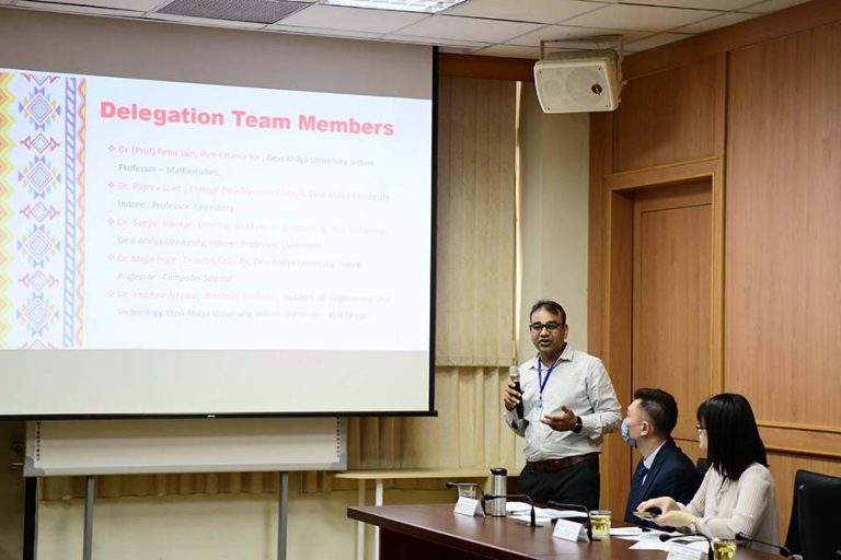 DAVV delegate give a presentation