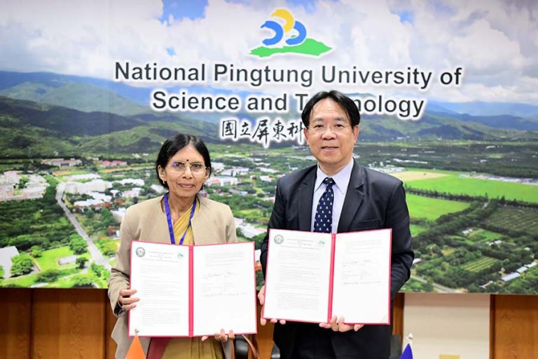 NPUST President Chin-Lung Chang and DAVV Vice Chansellor Dr. Renu Jain signing MOU