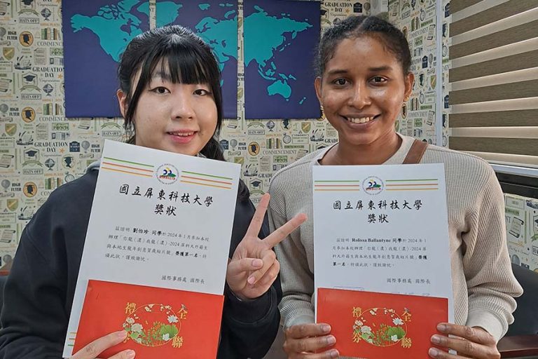 Rolissa Ballantyne from St. Vincent from Department of Tropical Agriculture and her Taiwanese teammate Yi-Chen Liu from the Department of Management Information Systems took the top spot