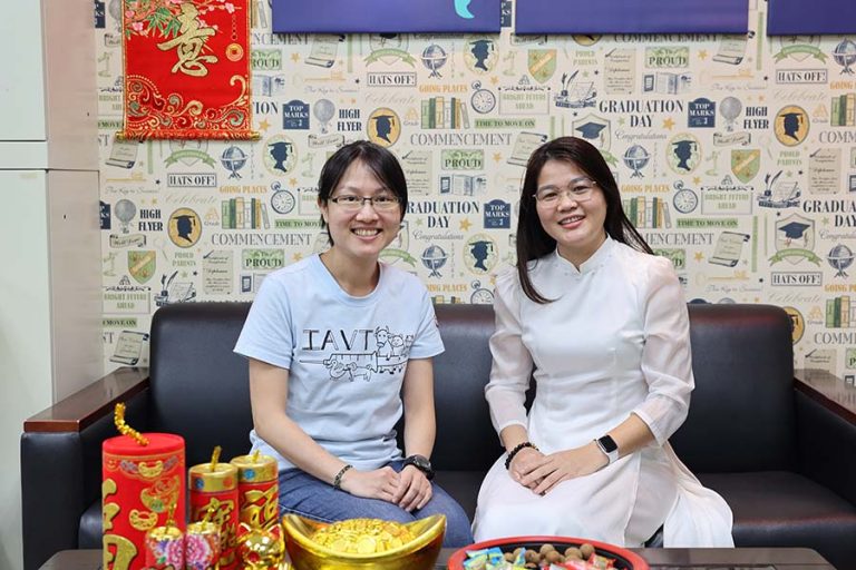 Two professors from International Program in Animal Vaccine Technology, namely Thi Thu Dung Doan (of Vietnam) and Hsing-Chieh Wu (of Taiwan), who film as teacher group