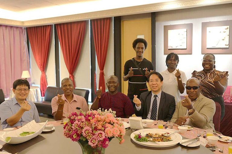St. Lucia’s Minister of Agriculture Visits NPUST