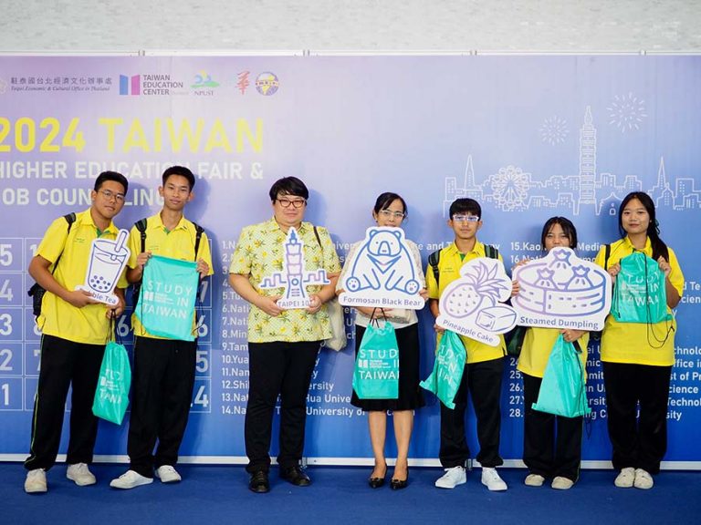 Taiwan 2024 Higher Education Fair and Job Counseling Event Held with Success in Thailand_10