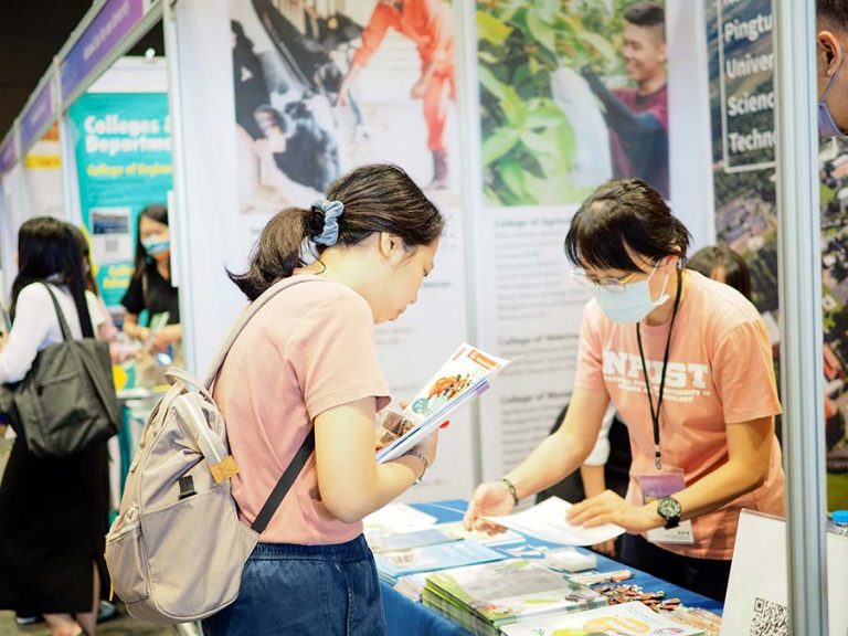 Taiwan 2024 Higher Education Fair and Job Counseling Event Held with Success in Thailand_5