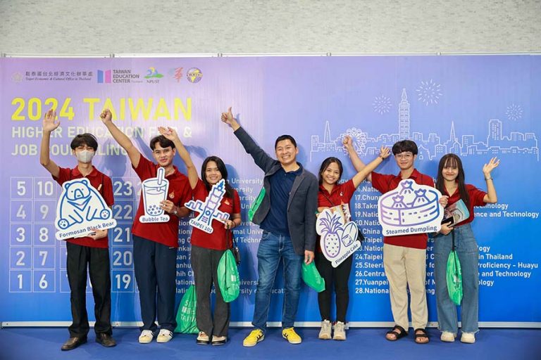 Taiwan 2024 Higher Education Fair and Job Counseling Event Held with Success in Thailand_7
