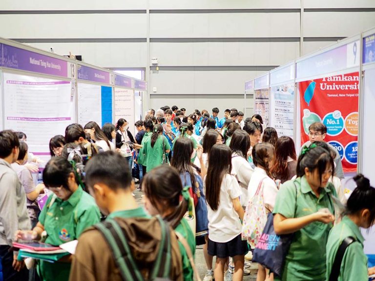 Taiwan 2024 Higher Education Fair and Job Counseling Event Held with Success in Thailand_8