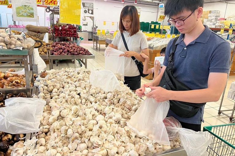 NPUST Inspires High Schoolers at Food and Agriculture Science Camps in Malaysia_3