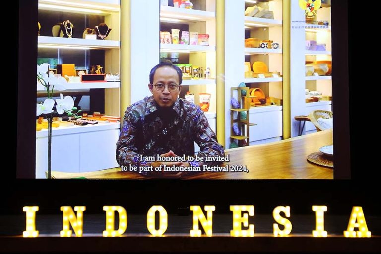 Mr. Arif Sulistyo, representative of the Indonesian Economic and Trade Representative Office in Taipei give remarks by video