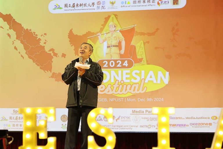 J.C. Leong, Dean of the International College give remarks