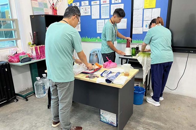 NPUST Inspires High Schoolers at Food and Agriculture Science Camps in Malaysia_4