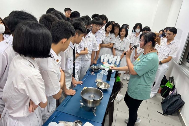 NPUST Inspires High Schoolers at Food and Agriculture Science Camps in Malaysia_9