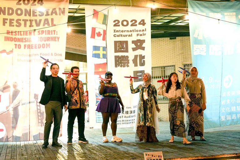 Culturally Vibrant: NPUST Holds 2024 International Cultural Fair_10