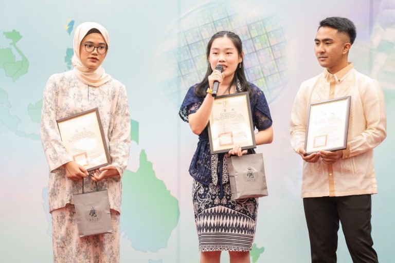 Graduation Ceremony Held for Participants of 2024 New Southbound Policy Elite Study Program_3