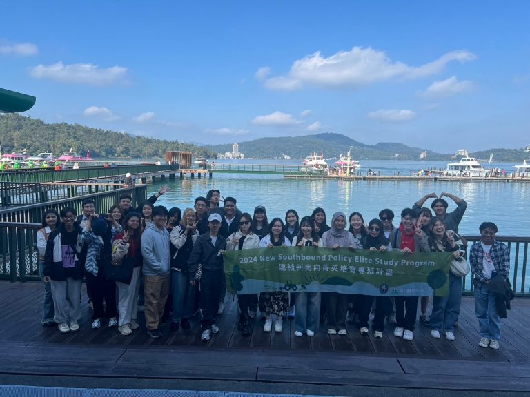 Graduation Ceremony Held for Participants of 2024 New Southbound Policy Elite Study Program_4
