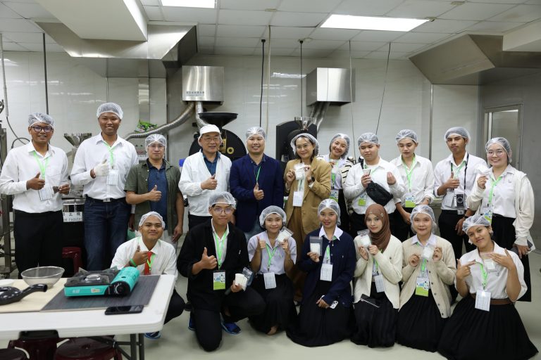 Students from Walailak University Visit NPUST for Four-Day Exchange_11