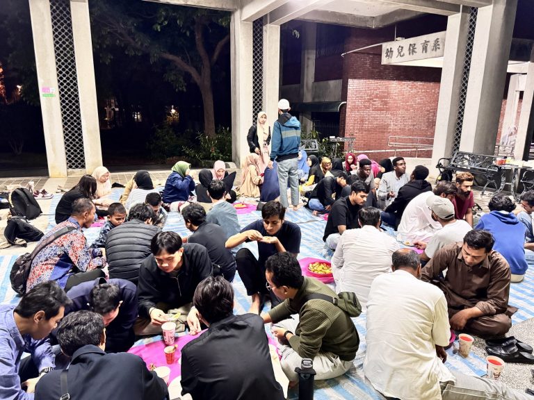 Pakistani and Indonesian Student Unions Jointly Hold Eid al-Fitr Activities on Campus_3