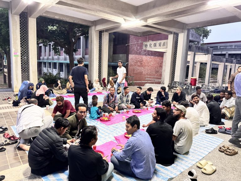 Pakistani and Indonesian Student Unions Jointly Hold Eid al-Fitr Activities on Campus_5