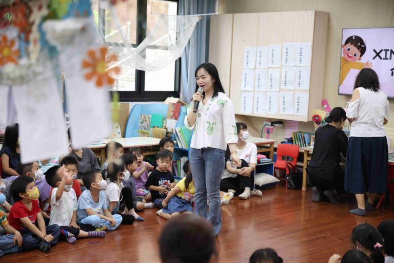 International Student Opens Up Young Learners to Vietnamese_10