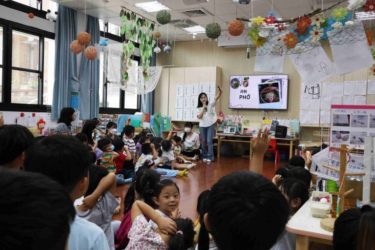 International Student Opens Up Young Learners to Vietnamese_14
