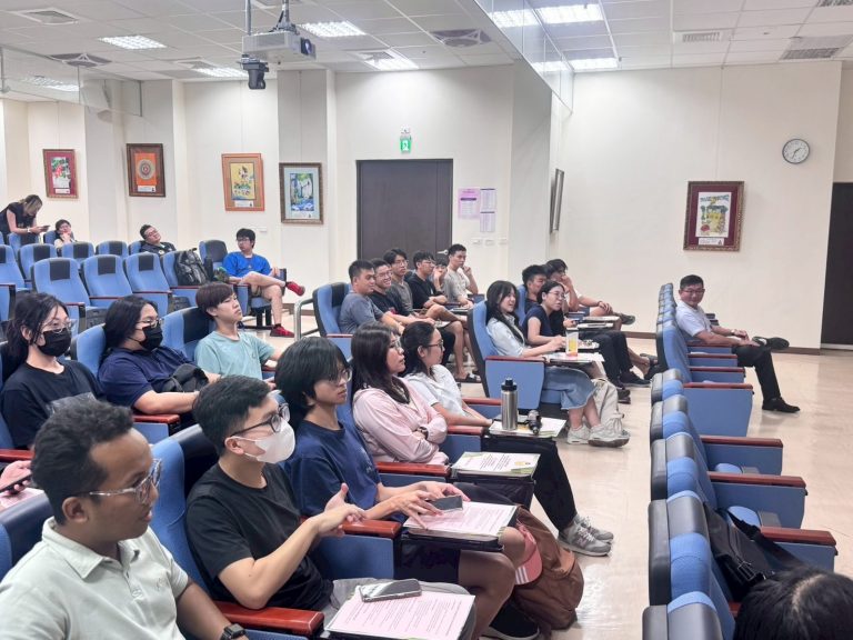 Maintaining Campus Safety: OIA Organizes Traffic Safety and Anti-Fraud Campaign for Overseas Students_2