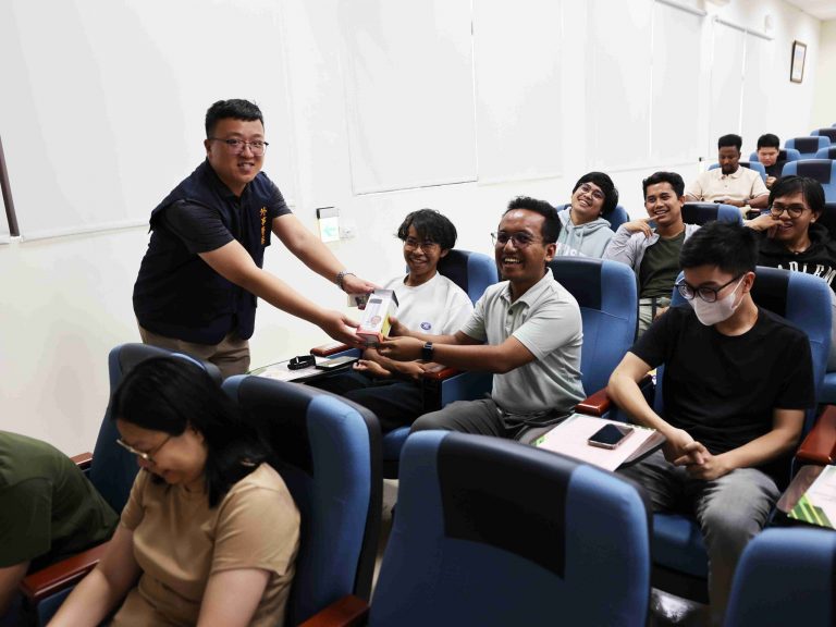 Maintaining Campus Safety: OIA Organizes Traffic Safety and Anti-Fraud Campaign for Overseas Students_3