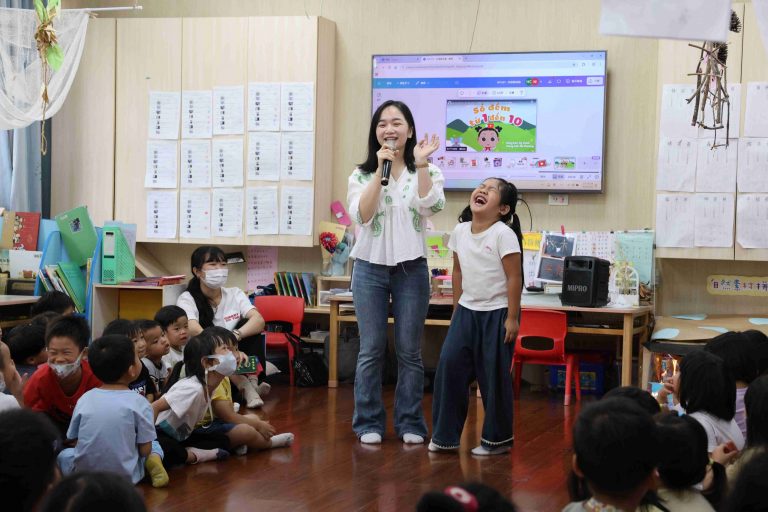 International Student Opens Up Young Learners to Vietnamese_3