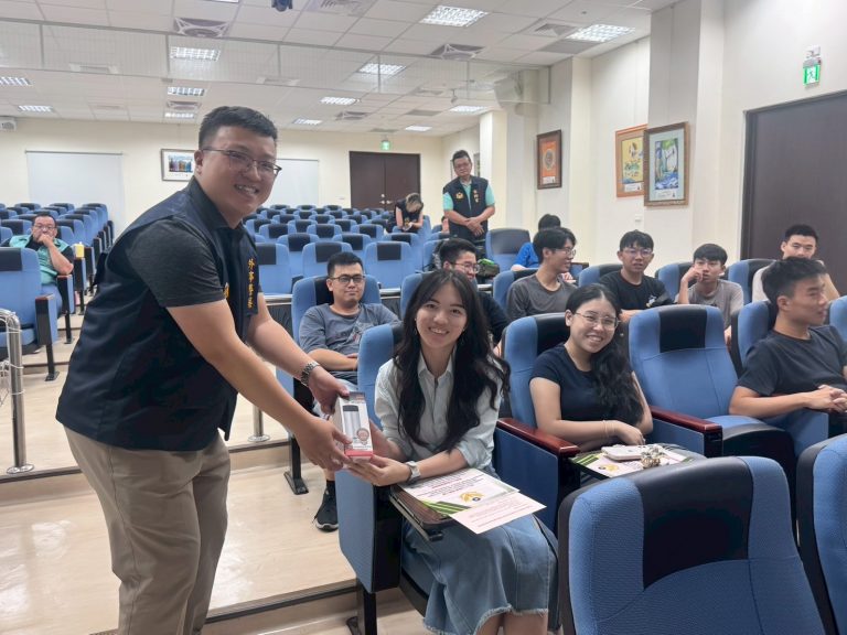 Maintaining Campus Safety: OIA Organizes Traffic Safety and Anti-Fraud Campaign for Overseas Students_6