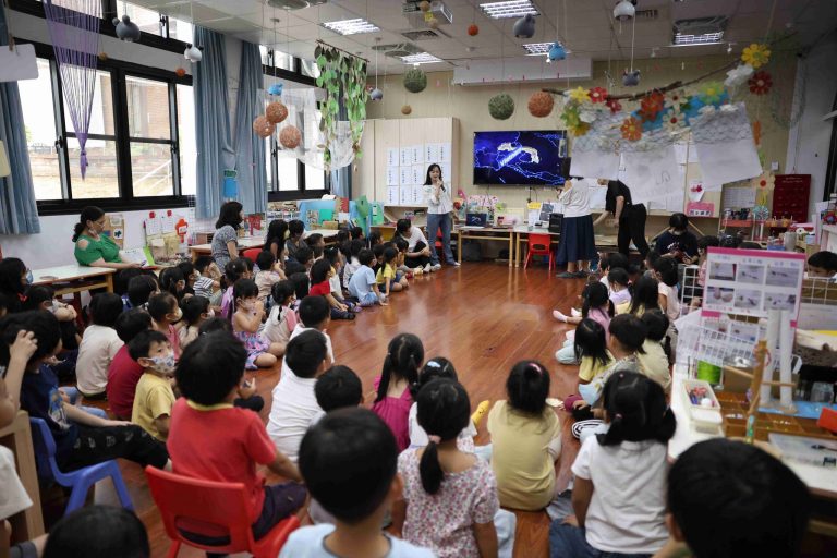 International Student Opens Up Young Learners to Vietnamese_6