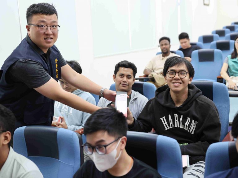 Maintaining Campus Safety: OIA Organizes Traffic Safety and Anti-Fraud Campaign for Overseas Students_7