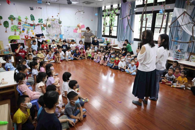 International Student Opens Up Young Learners to Vietnamese_8