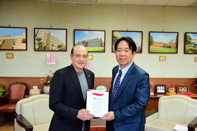 美國西維吉尼亞大學國際關係副校長蒞校參訪_3