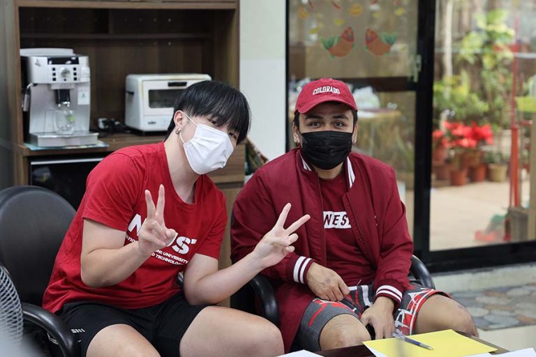 楊陳霖(台灣、植物醫學系)盧德迪(印尼、熱帶農業暨國際合作系)