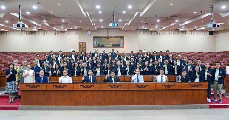 泰國農業大學人資發展副校長Dr.-Tanin-Kongsila再度率領各院副院長、系主任及相關職員等一行74人蒞臨屏科大